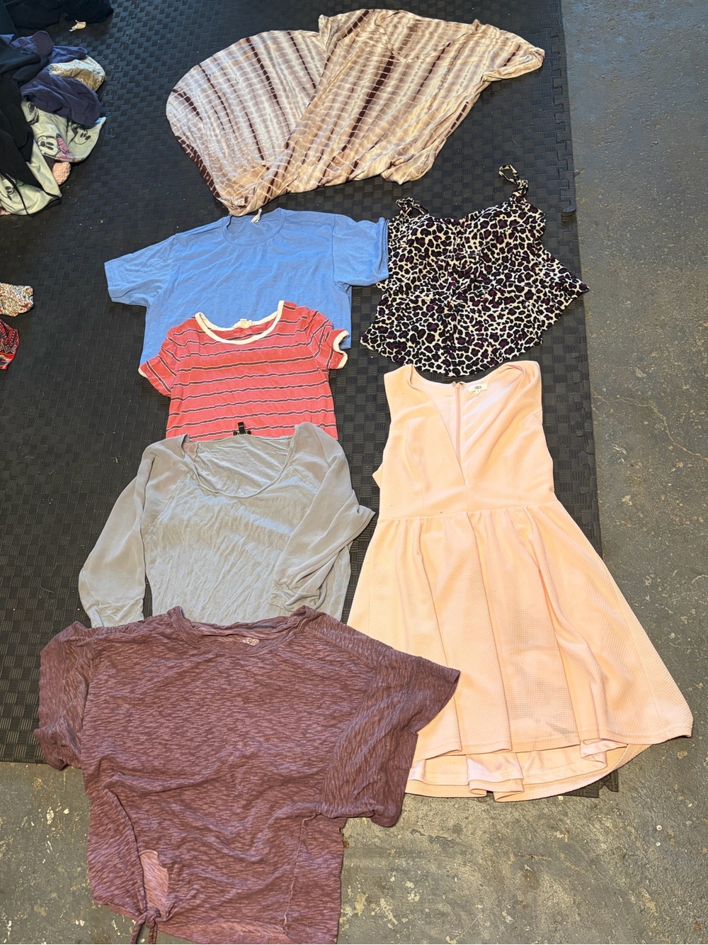 Womens size medium clothing bundle 7 pieces